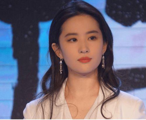 娱乐吃瓜君刘亦菲是谁,娱乐吃瓜界的焦点女神